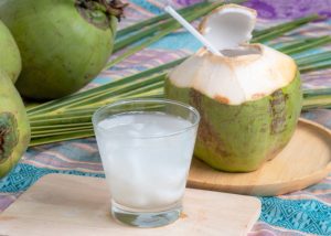 Quanto tempo dura água de coco natural na geladeira