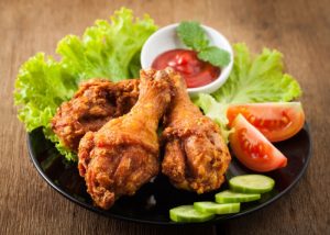 Como fritar frango sem grudar na panela