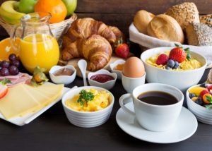 Lista de café da manhã simples para 30 pessoas