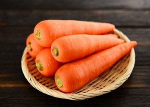 Cenoura vai na geladeira