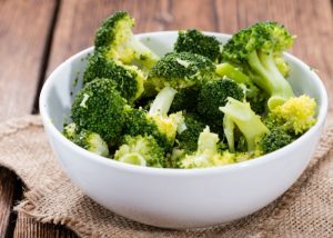 Como branquear brócolis para congelar