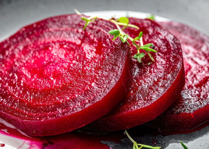 Cozinhar beterraba no saco plástico no micro-ondas