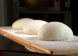 Pincelar o pão antes ou depois de crescer