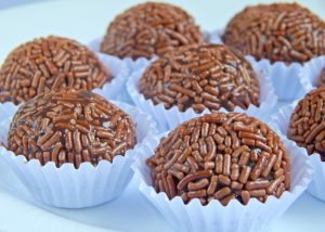 Por que colocar manteiga no brigadeiro