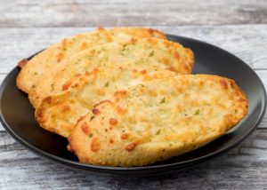 Quanto tempo deixar o pão de alho na airfryer