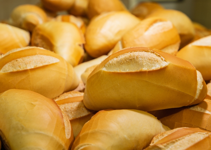 Quanto tempo leva para assar um pão francês