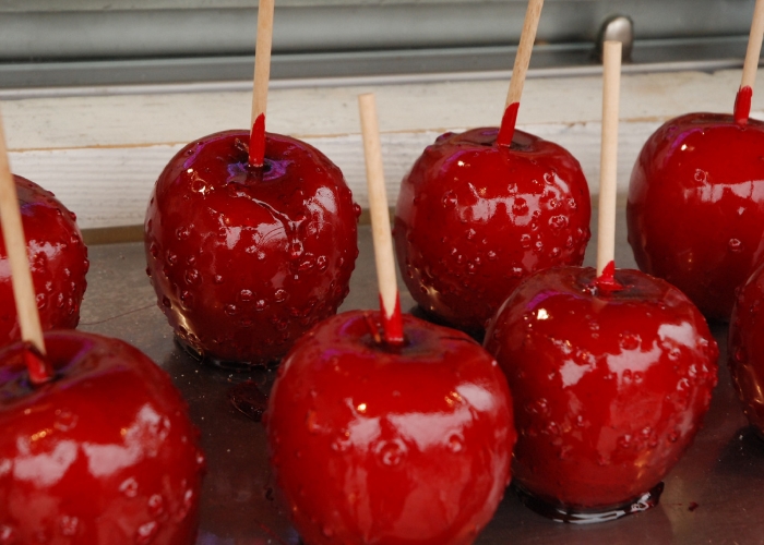 Pode colocar maçã do amor na geladeira Pode colocar maçã do amor na geladeira