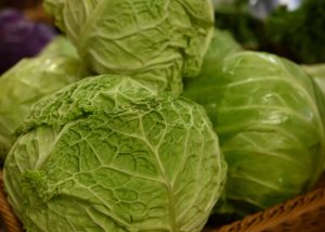 Pode colocar repolho no feijão