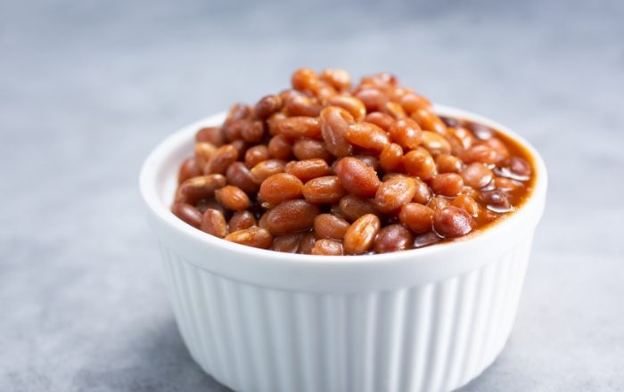 Por que o feijão fica escuro depois de cozido