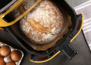 Qual a temperatura para assar pão na airfryer