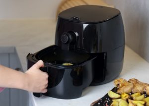 Pode colocar água na airfryer