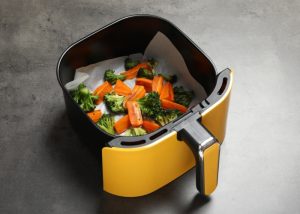 Pode colocar papel manteiga na airfryer